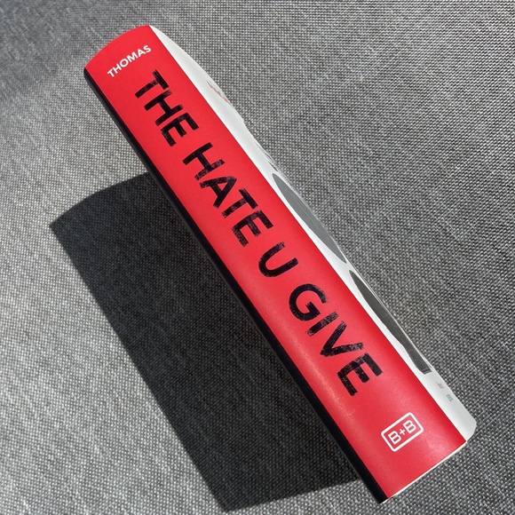 THE HATE YOU GIVE Angie Thomas #1 New York Times Bestseller Hardcover - Picture 2 of 7